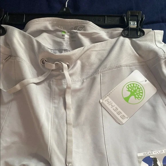 Gray Scrub Set with Pockets - Picture 7 of 8